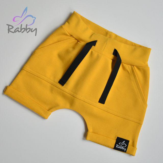 Baggy kraťasy hořčice s velkou kapsou a tkaničkou vel. 104/110